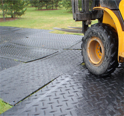 Black durable heavy duty ground protection temporary construction road mat